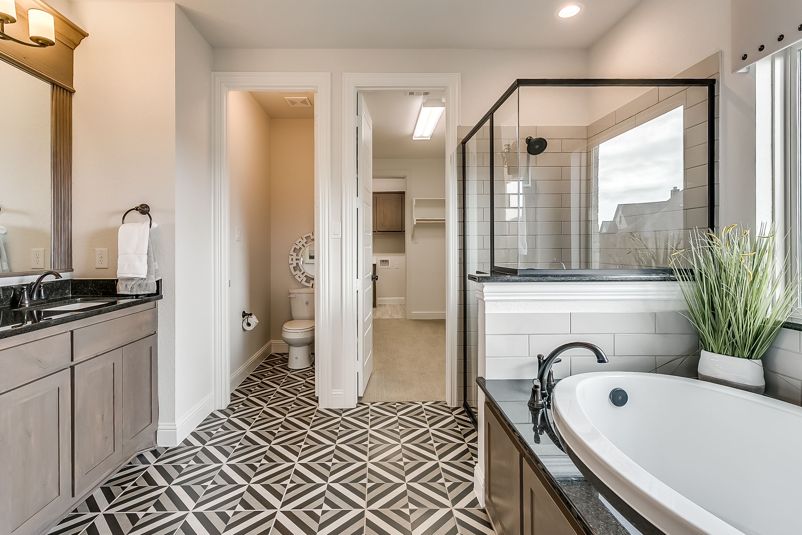 Estates at North Grove, Waxahachie, new homes for sale, waxahachie home builder, ellis county, model home, 3d gallery, 3d home tour, model home photos, master bathroom, pattern tile, subway tile shower